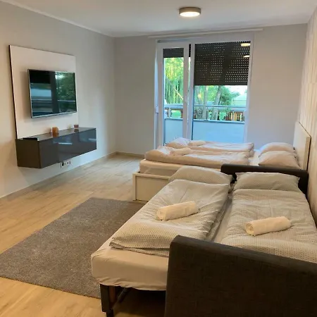 Kisfaludy Apartman 公寓